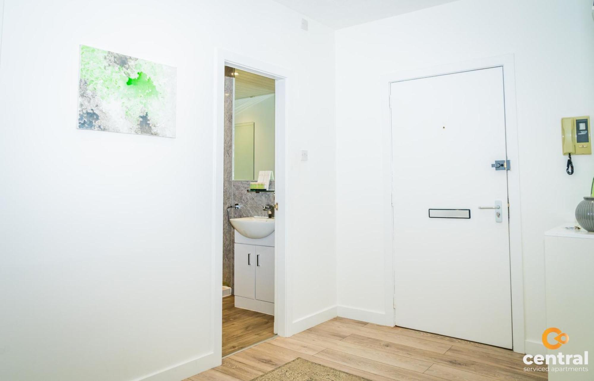 Central Serviced Apartments - 2 Bedroom - Walk Away From City Centre & Universities - Sleeps 4 - 1 X Double 2 X Single - Smart Tvs In All Rooms - Short Term Stays Welcome - Walk Away From Train & Bus Station - Preferred Location For Short Stay In Dun دندي المظهر الخارجي الصورة